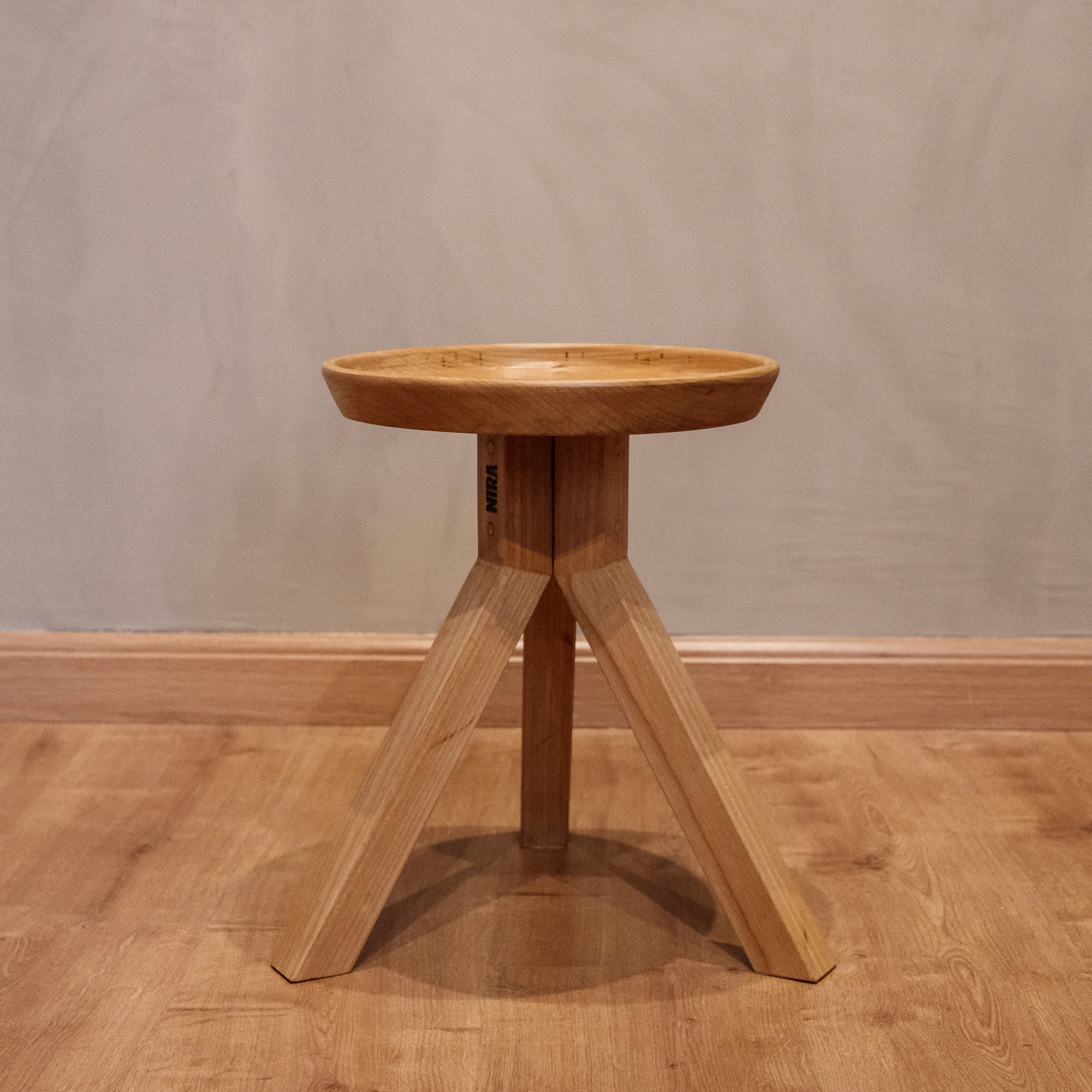 CUMBUQUINHA SIDE TABLE